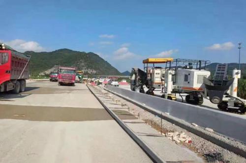 瀝青攔水帶的施工有什么要求？